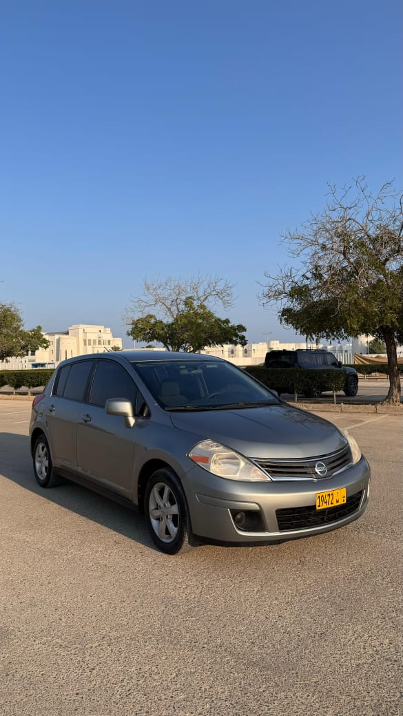 Car Image 2011 NISSAN VERSA SL