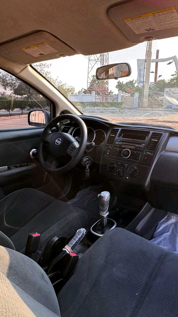 Car Image 2011 NISSAN VERSA SL