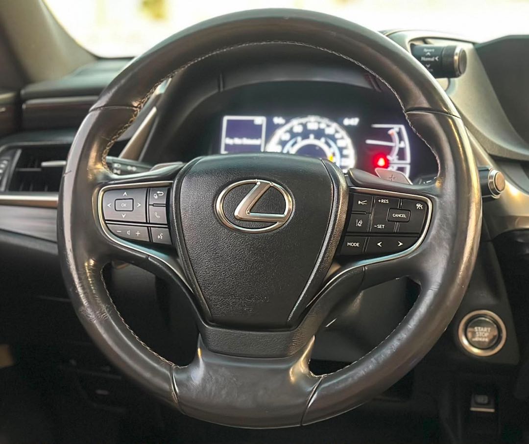 Car Image 2019 LEXUS ES 350