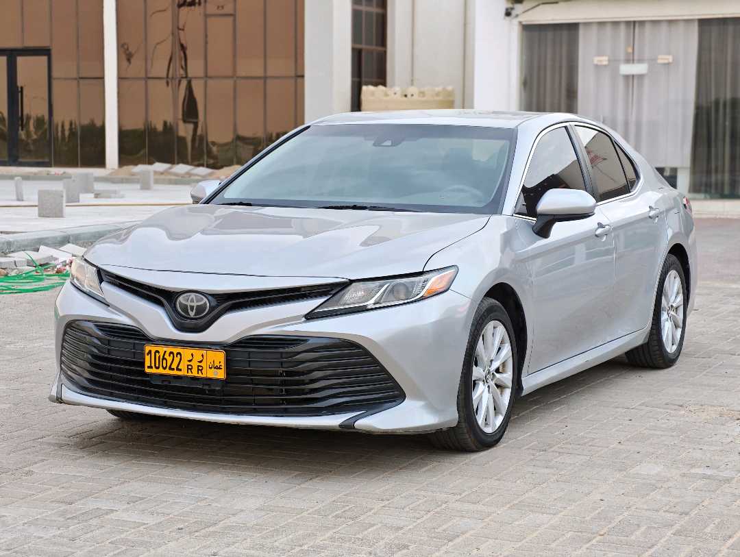 Car Image 2018 TOYOTA CAMRY LE