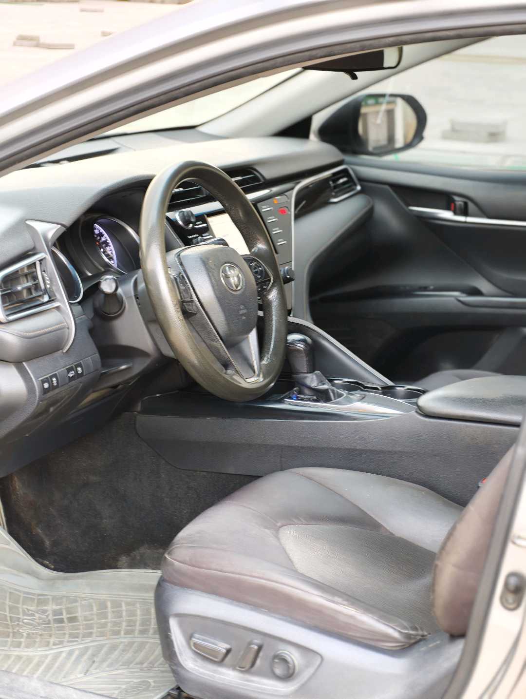Car Image 2018 TOYOTA CAMRY LE