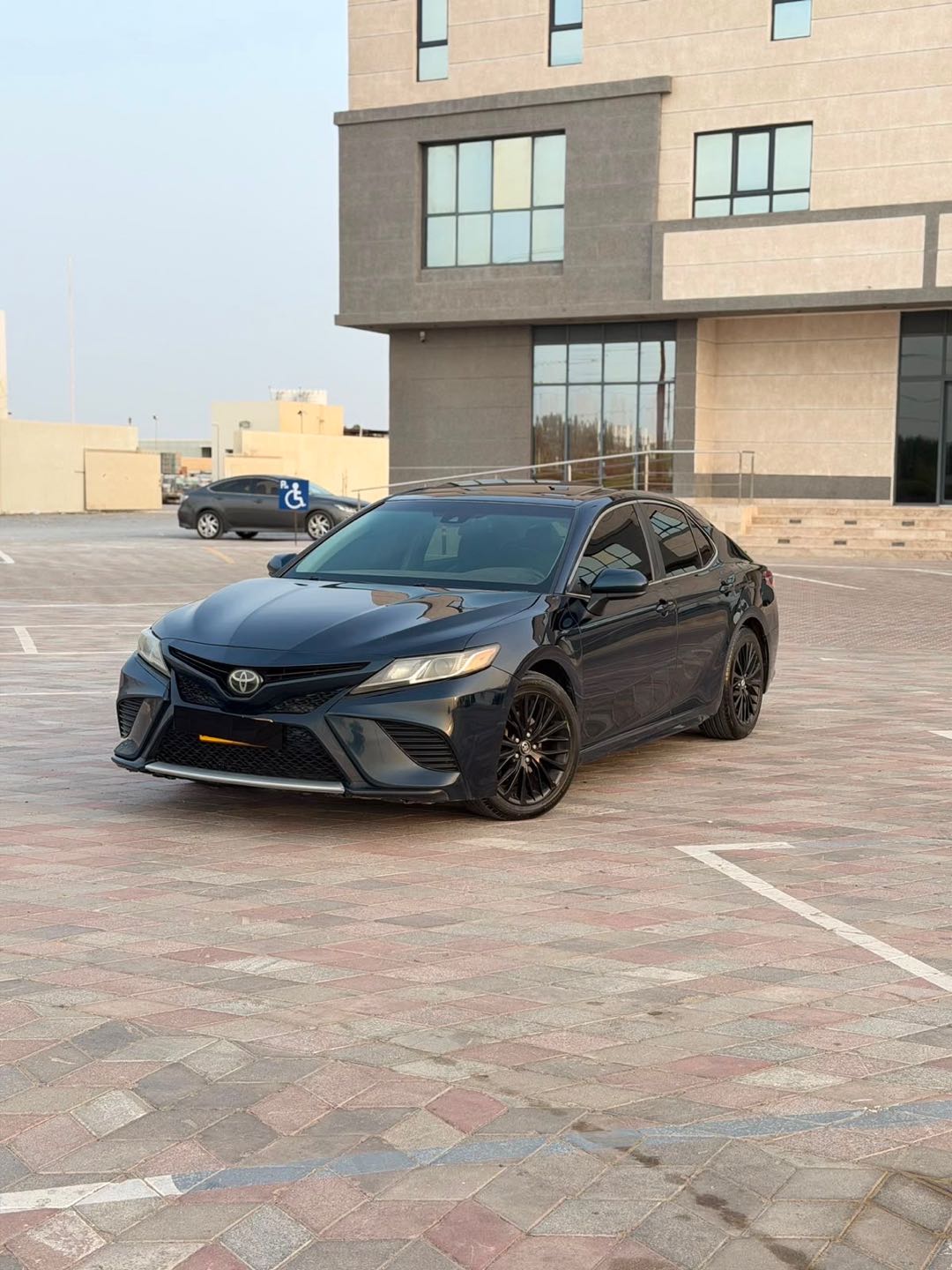 Car Image 2018 TOYOTA CAMRY SE