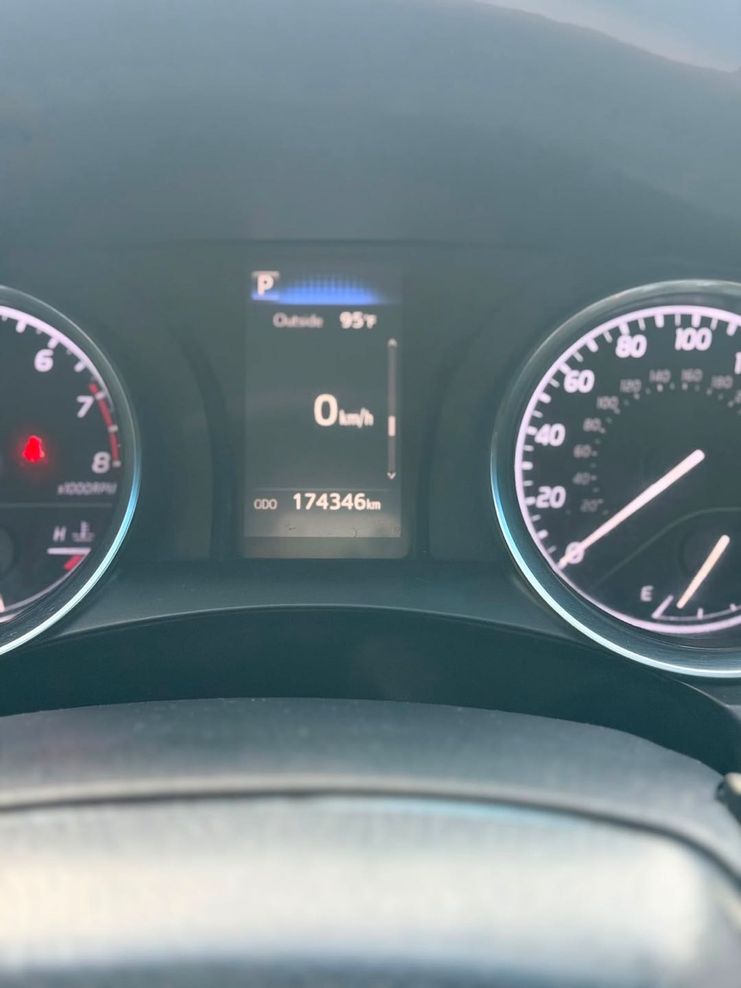 Car Image 2018 TOYOTA CAMRY SE