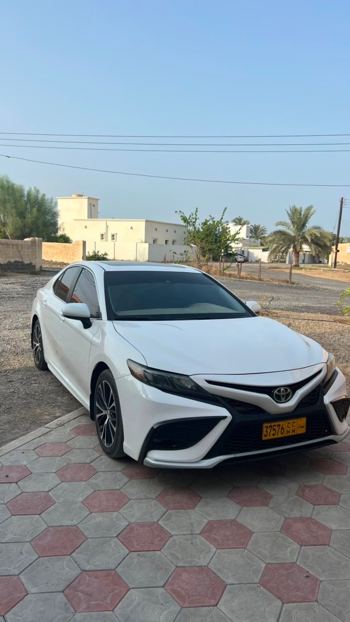 Car Image 2018 TOYOTA CAMRY SE