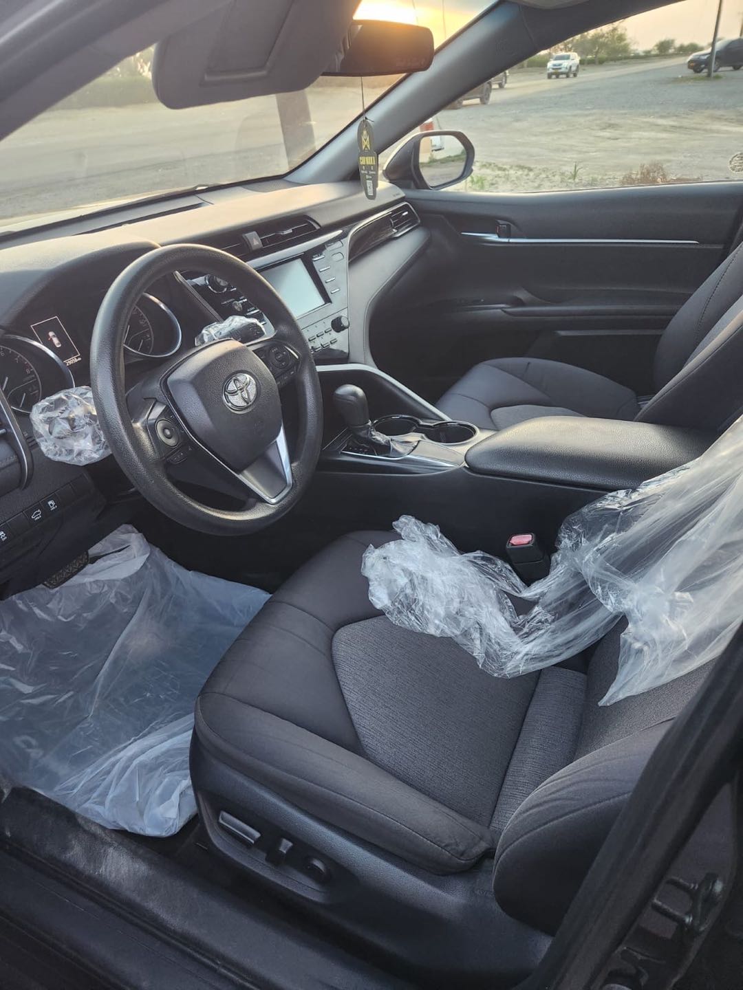 Car Image 2019 TOYOTA CAMRY LE