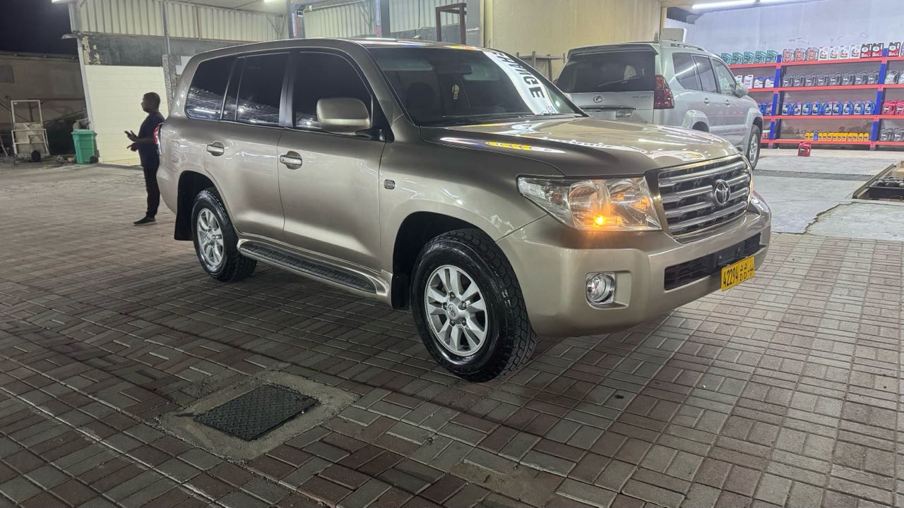 Car Image 2010 TOYOTA LAND CRUISER GX