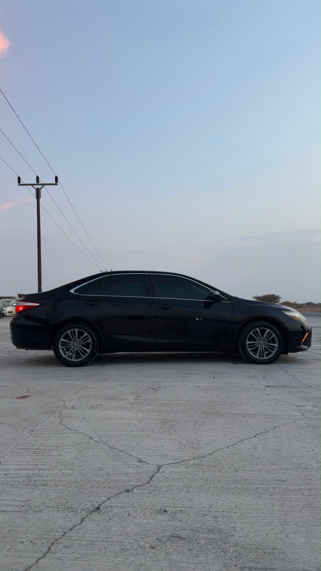 Car Image 2015 TOYOTA CAMRY SE