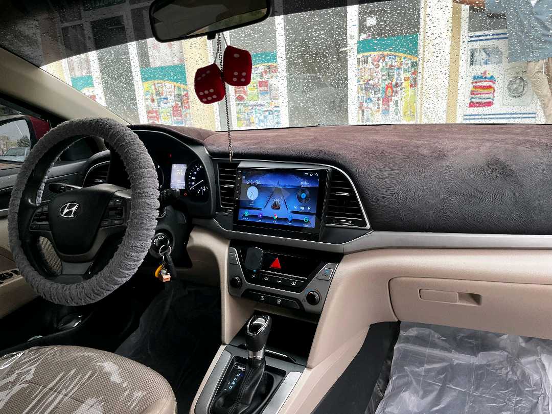 Car Image 2018 HYUNDAI ELANTRA SE