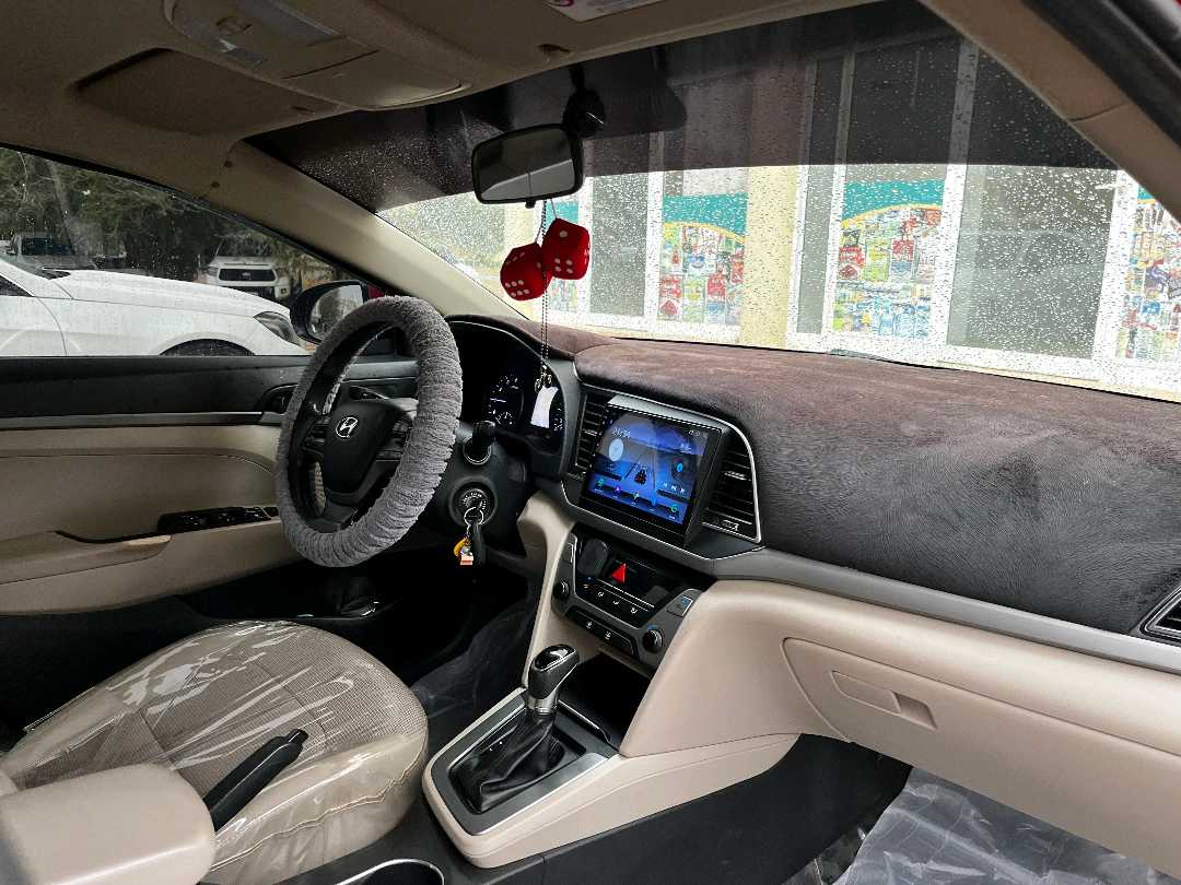 Car Image 2018 HYUNDAI ELANTRA SE