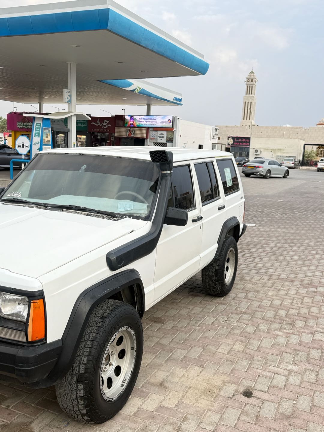 Car Image 1991 JEEP CHEROKEE 