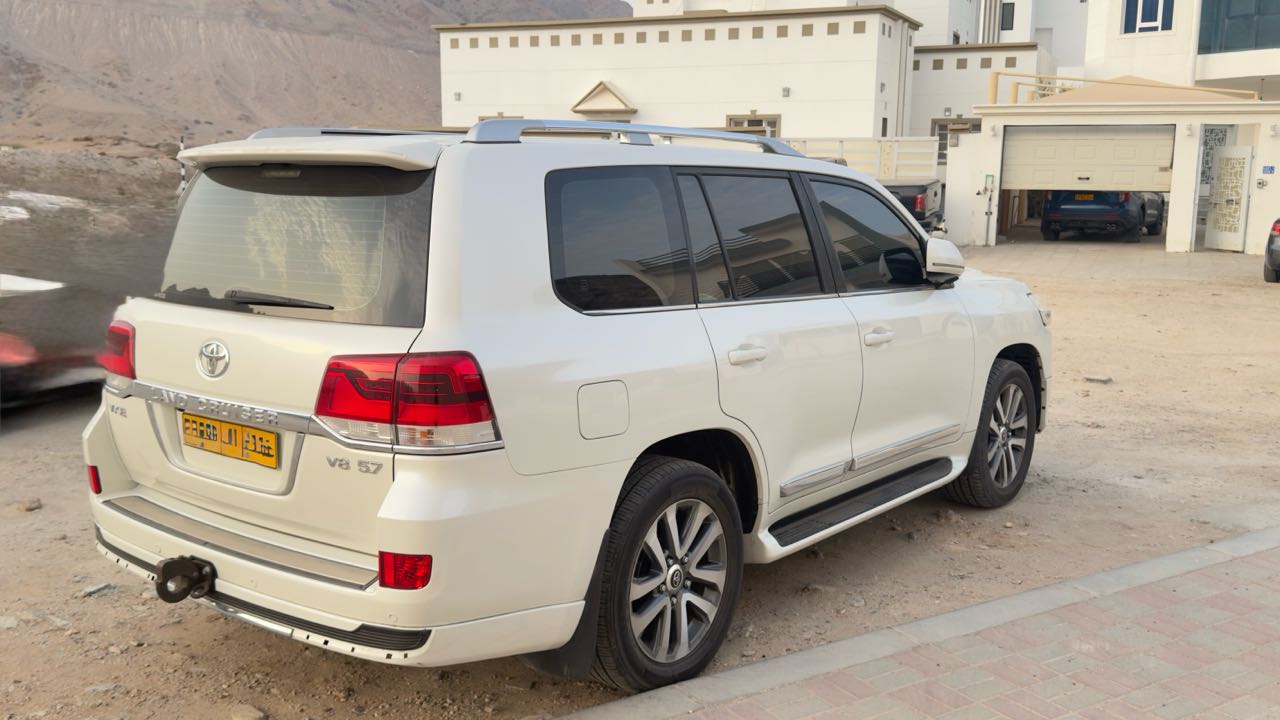 Car Image 2020 TOYOTA LAND CRUISER VX.E