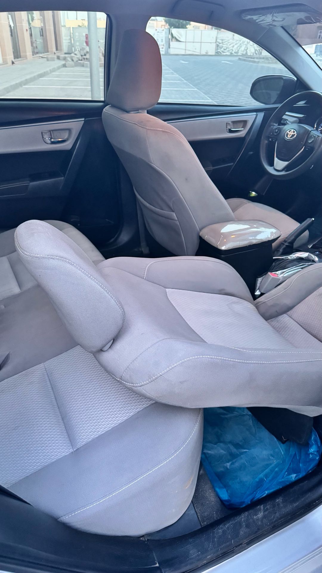 Car Image 2015 TOYOTA COROLLA LE