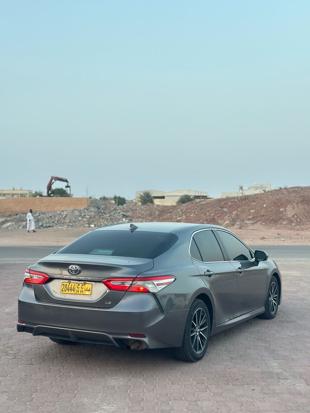 Car Image 2020 TOYOTA CAMRY LE