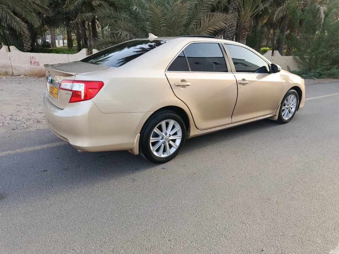 Car Image 2012 TOYOTA CAMRY XLE