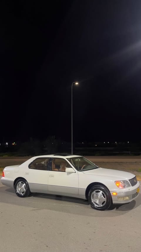 Car Image 1998 LEXUS LS 400