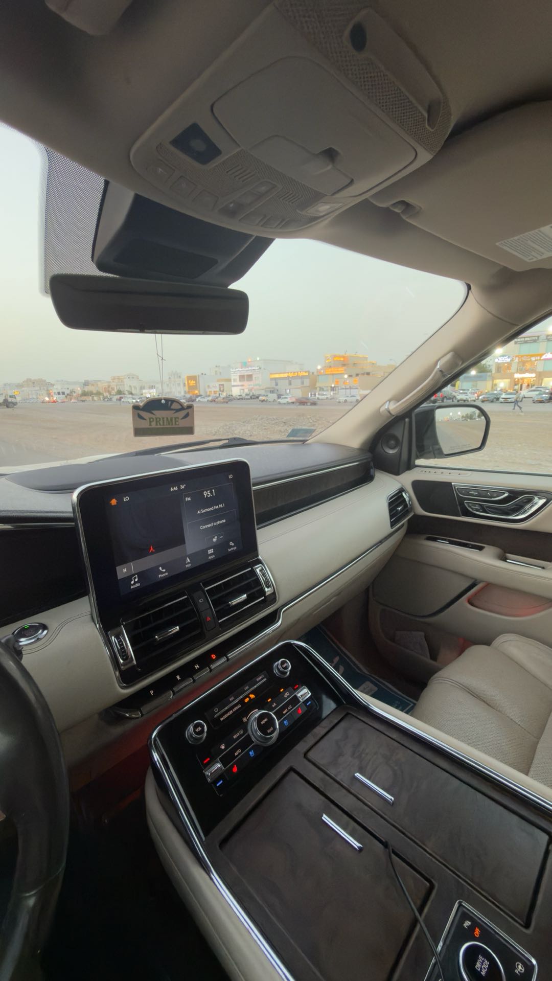 Car Image 2019 LINCOLN NAVIGATOR 