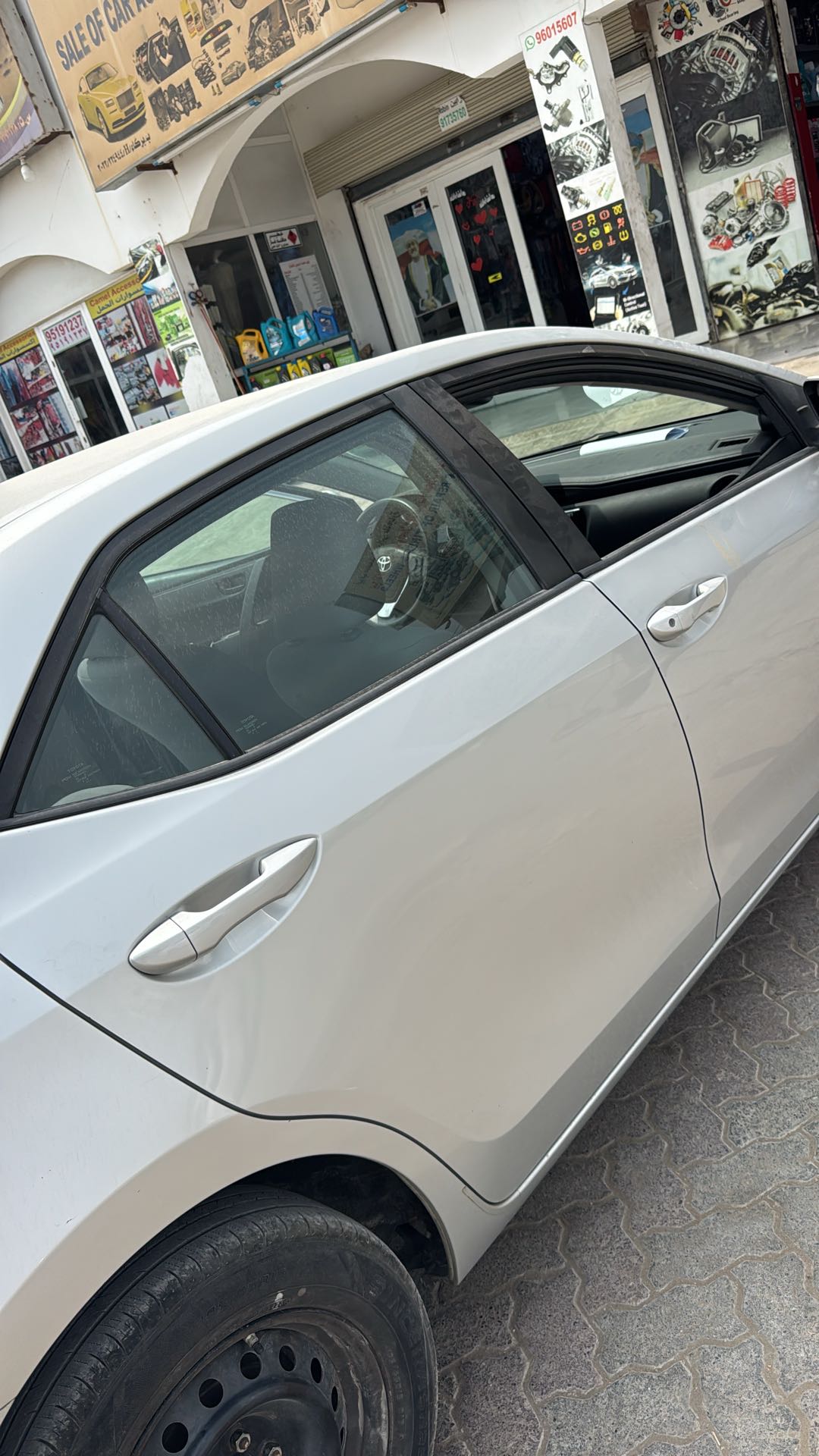 Car Image 2019 TOYOTA COROLLA LE