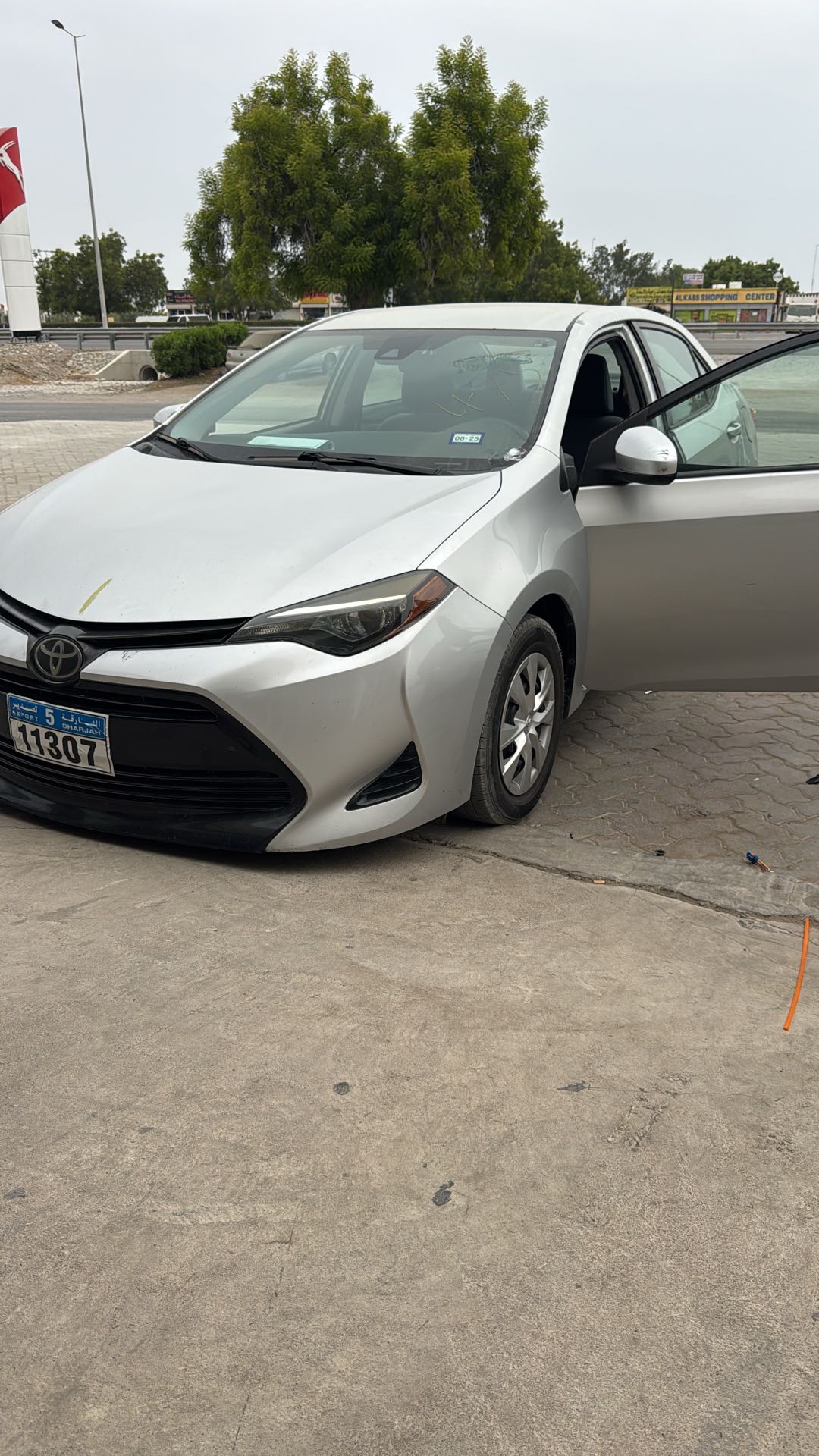 Car Image 2019 TOYOTA COROLLA LE