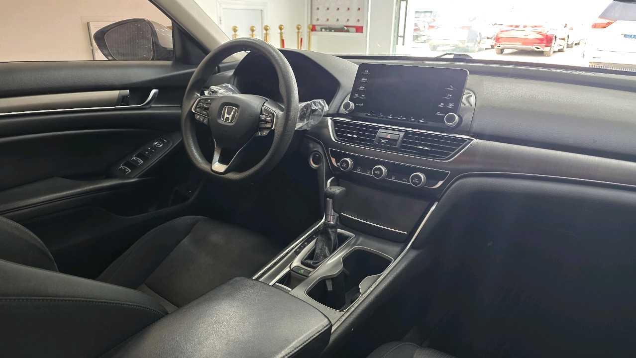 Car Image 2018 HONDA ACCORD LX