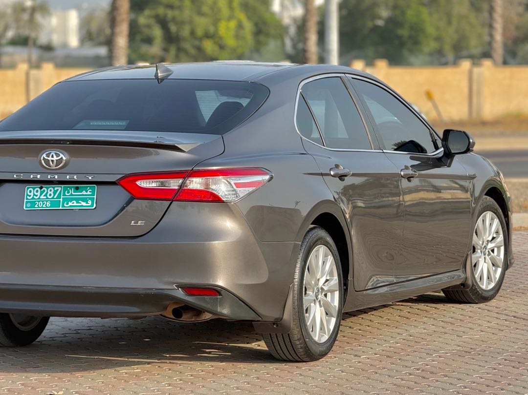 Car Image 2019 TOYOTA CAMRY LE