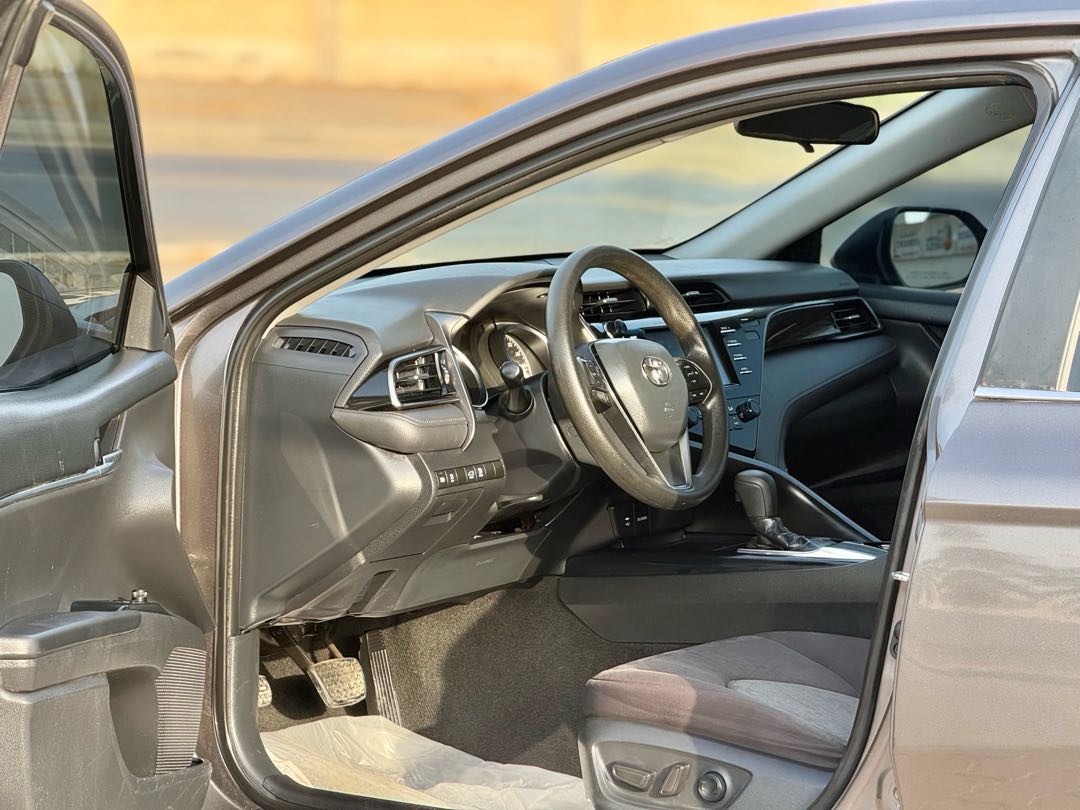 Car Image 2019 TOYOTA CAMRY LE