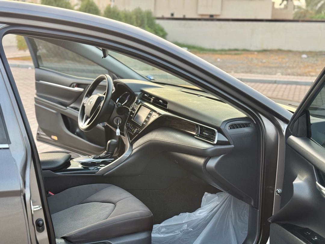Car Image 2019 TOYOTA CAMRY LE