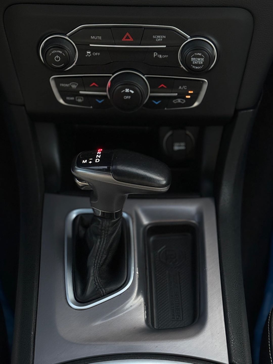 Car Image 2020 DODGE CHARGER SXT