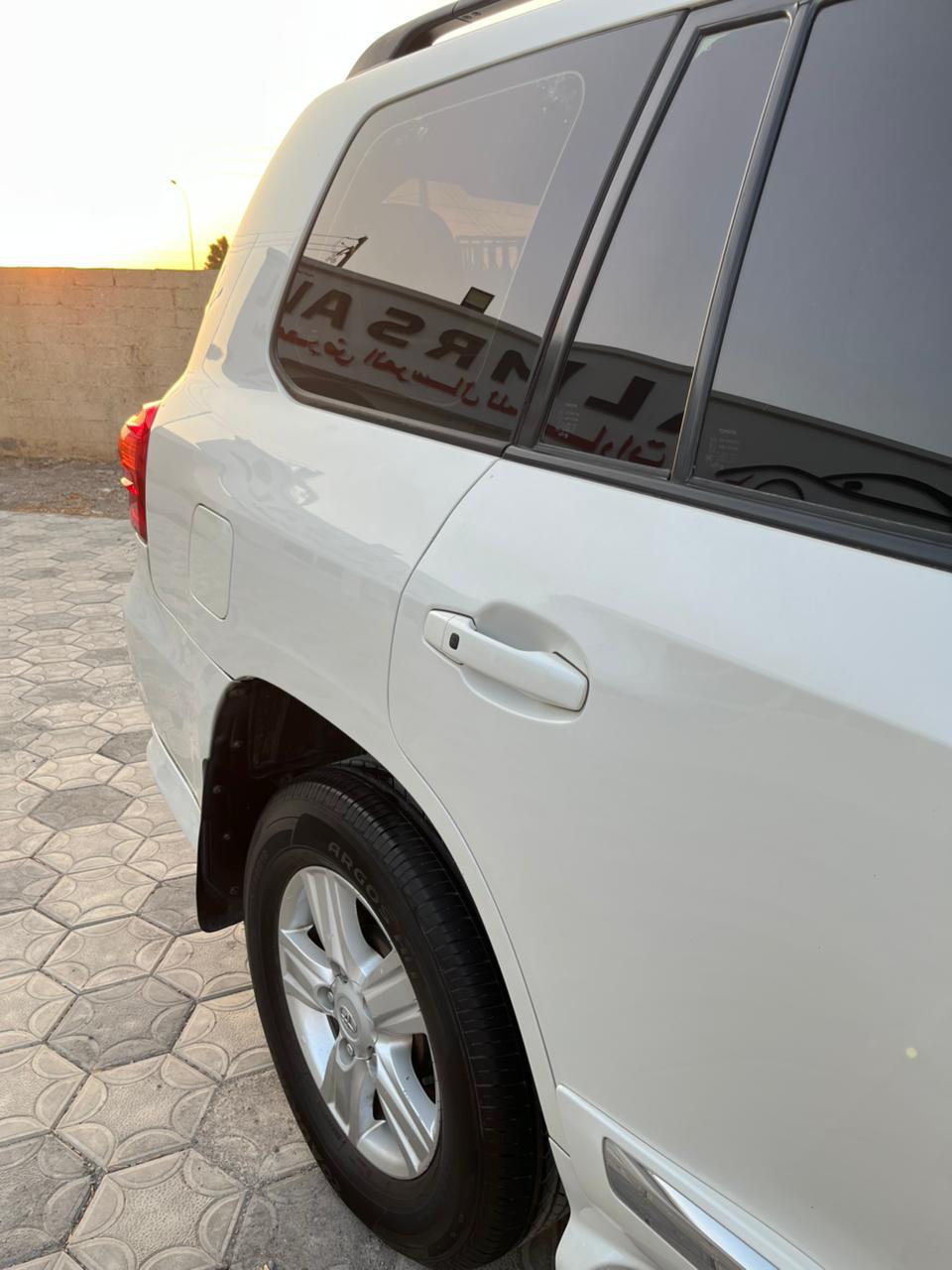 Car Image 2015 TOYOTA LAND CRUISER VX.R
