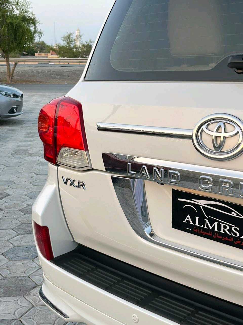 Car Image 2015 TOYOTA LAND CRUISER VX.R