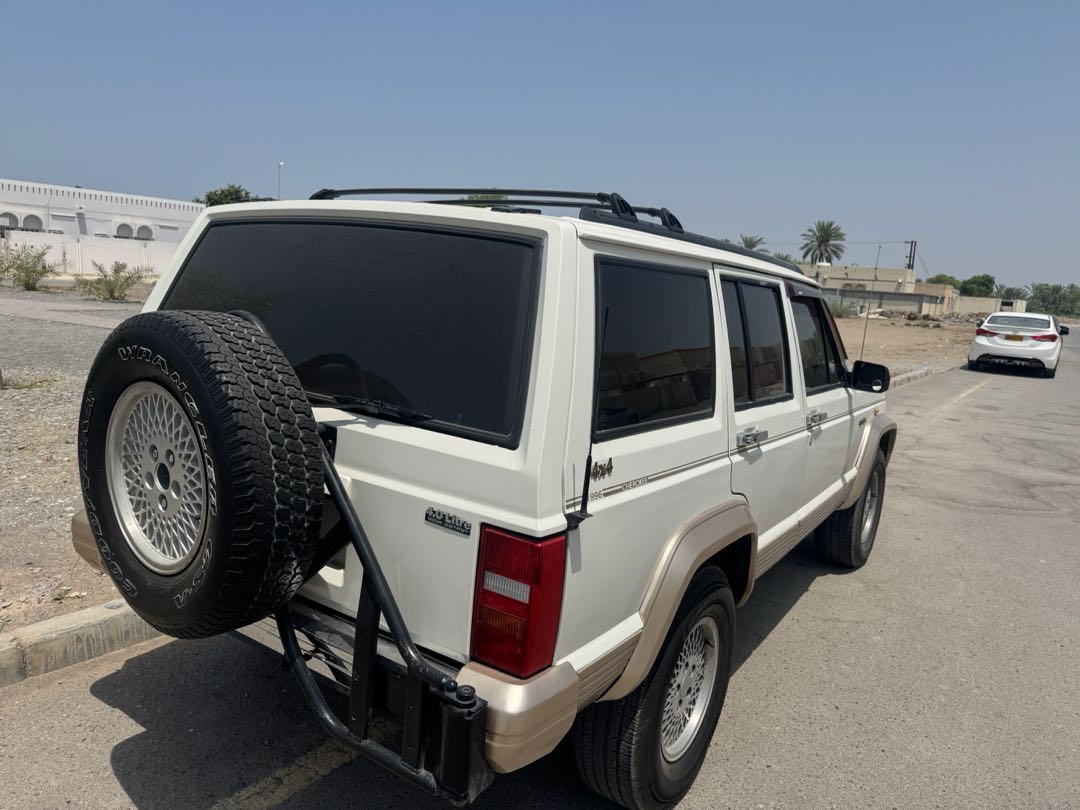 Car Image 1996 JEEP CHEROKEE 