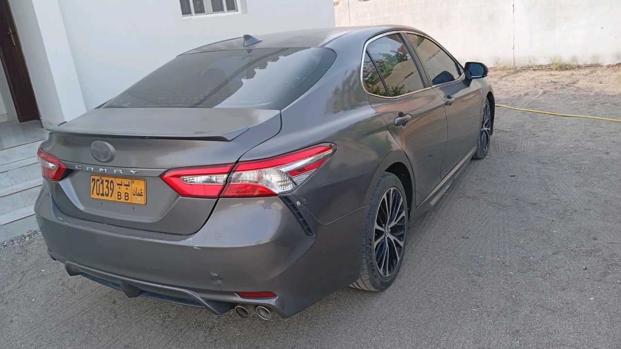 Car Image 2018 TOYOTA CAMRY SE