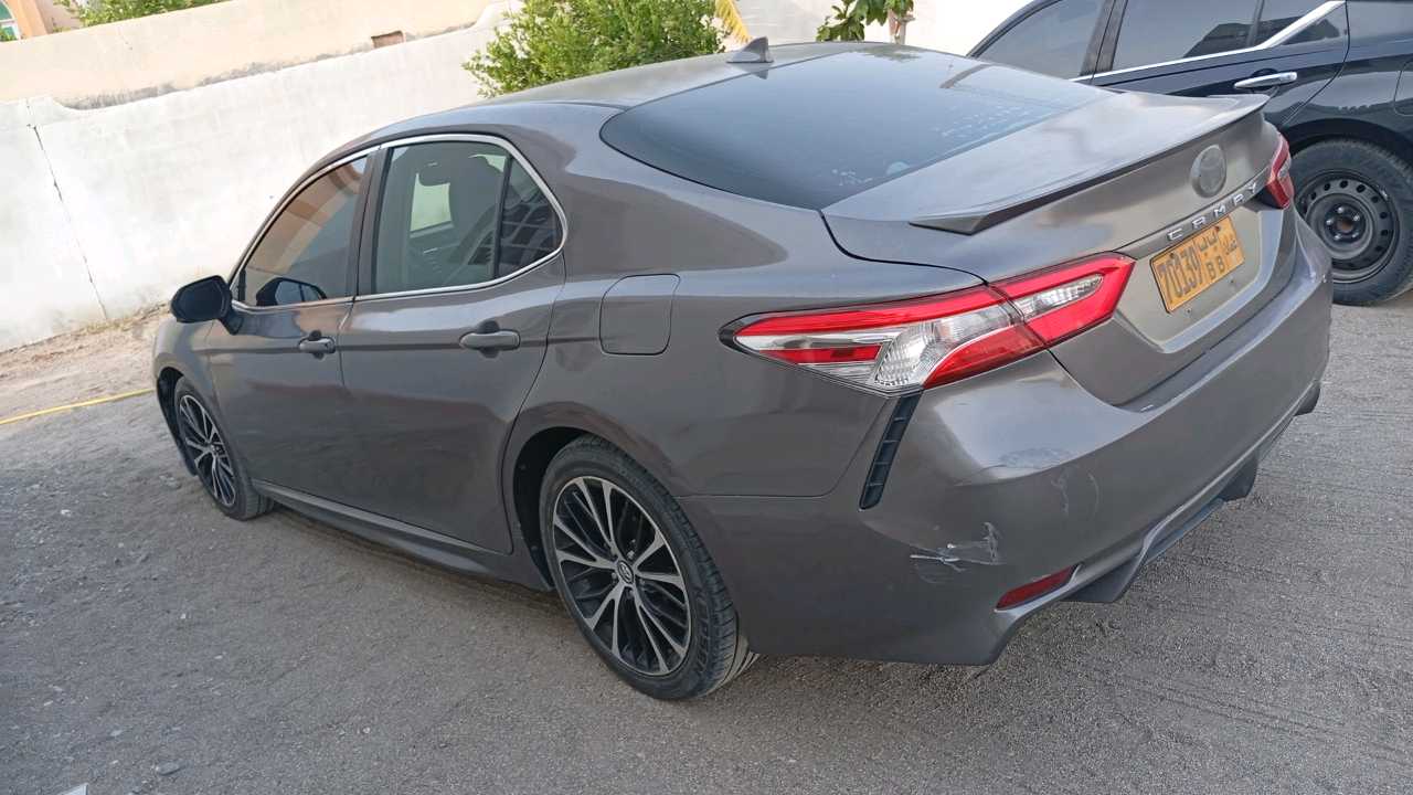Car Image 2018 TOYOTA CAMRY SE