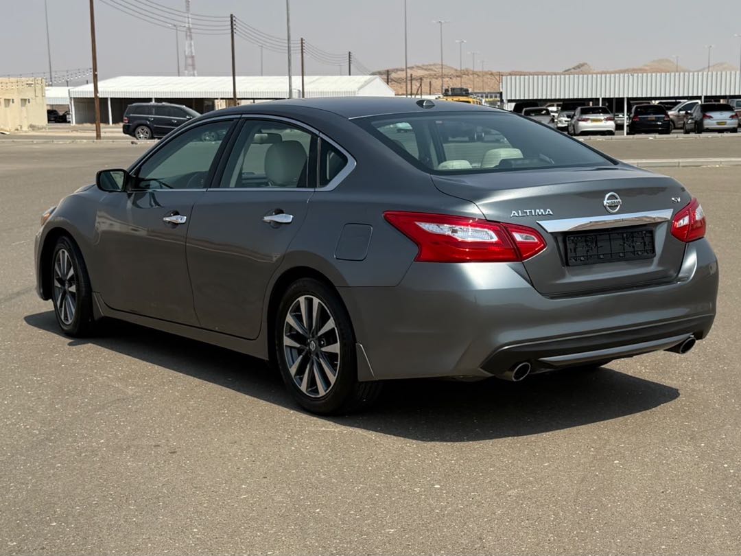 Car Image 2017 NISSAN ALTIMA SV