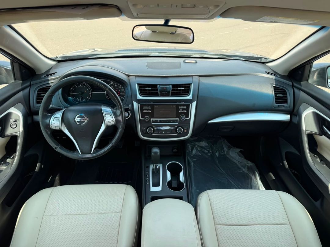 Car Image 2017 NISSAN ALTIMA SV