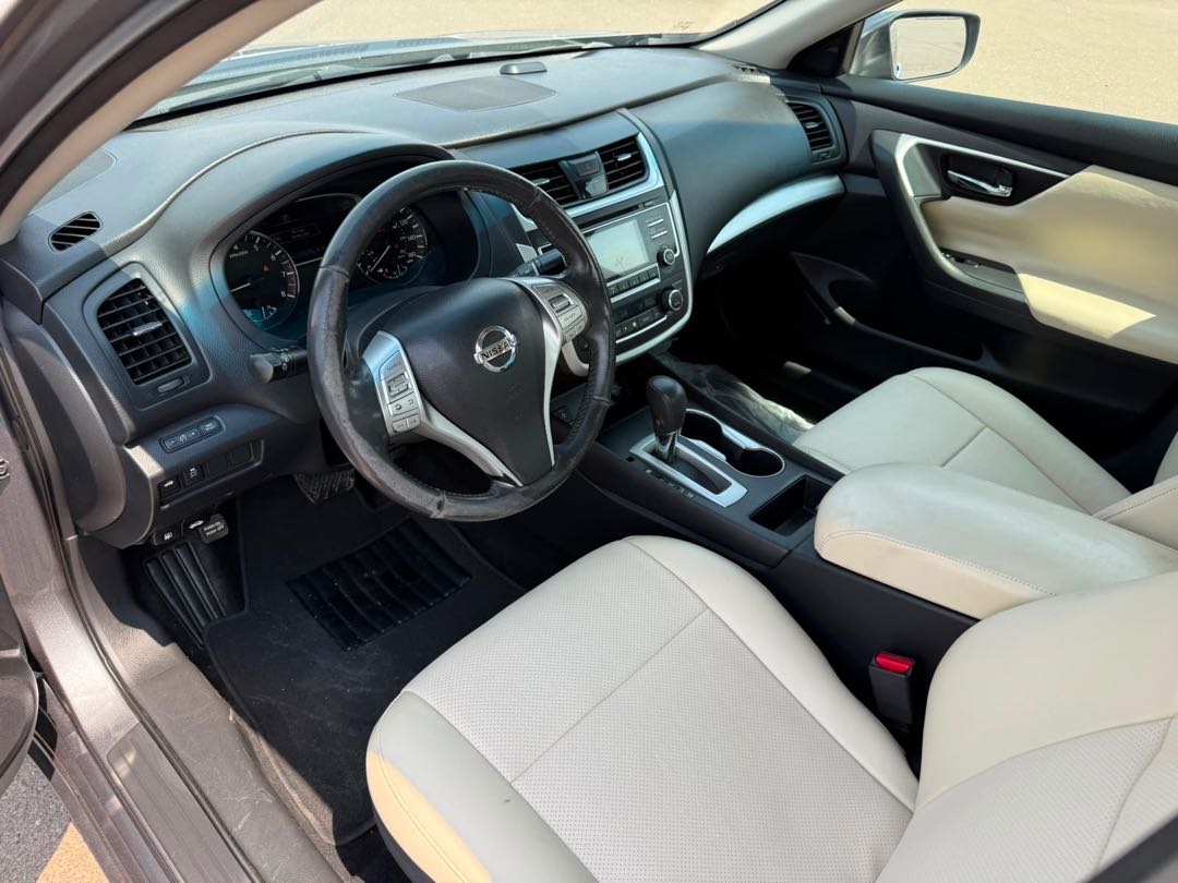 Car Image 2017 NISSAN ALTIMA SV