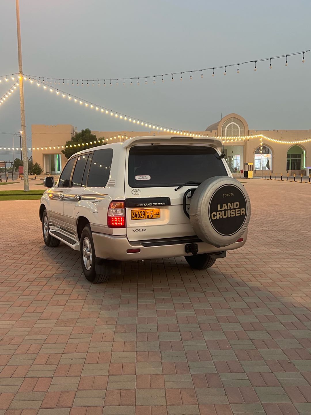 Car Image 1999 TOYOTA LAND CRUISER VX.R