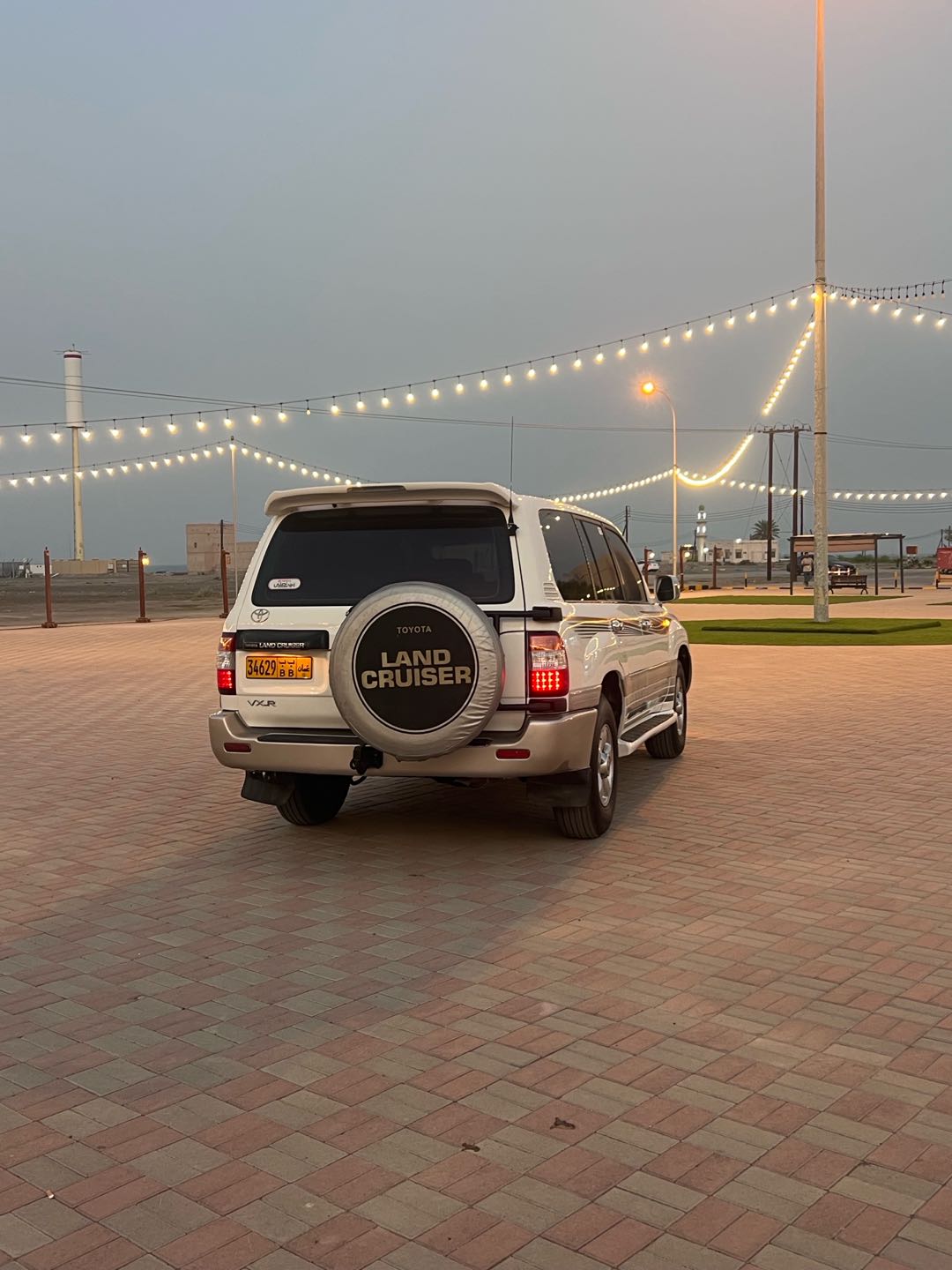 Car Image 1999 TOYOTA LAND CRUISER VX.R