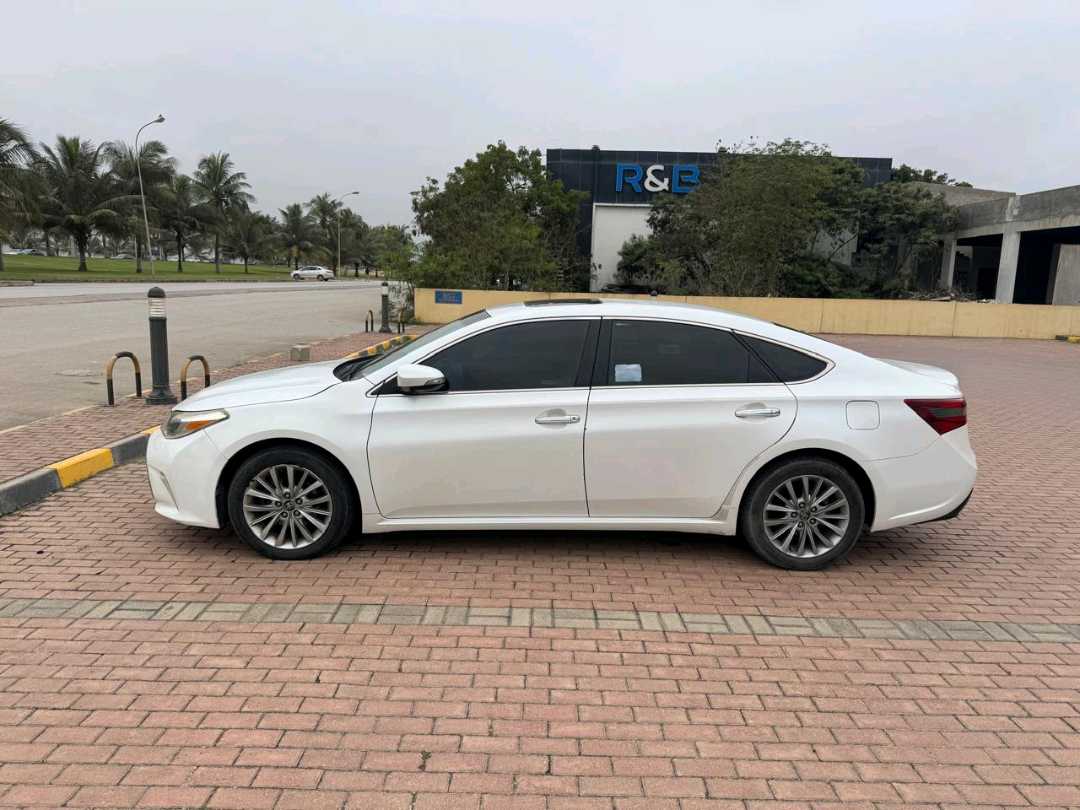 Car Image 2016 TOYOTA AVALON LIMITED