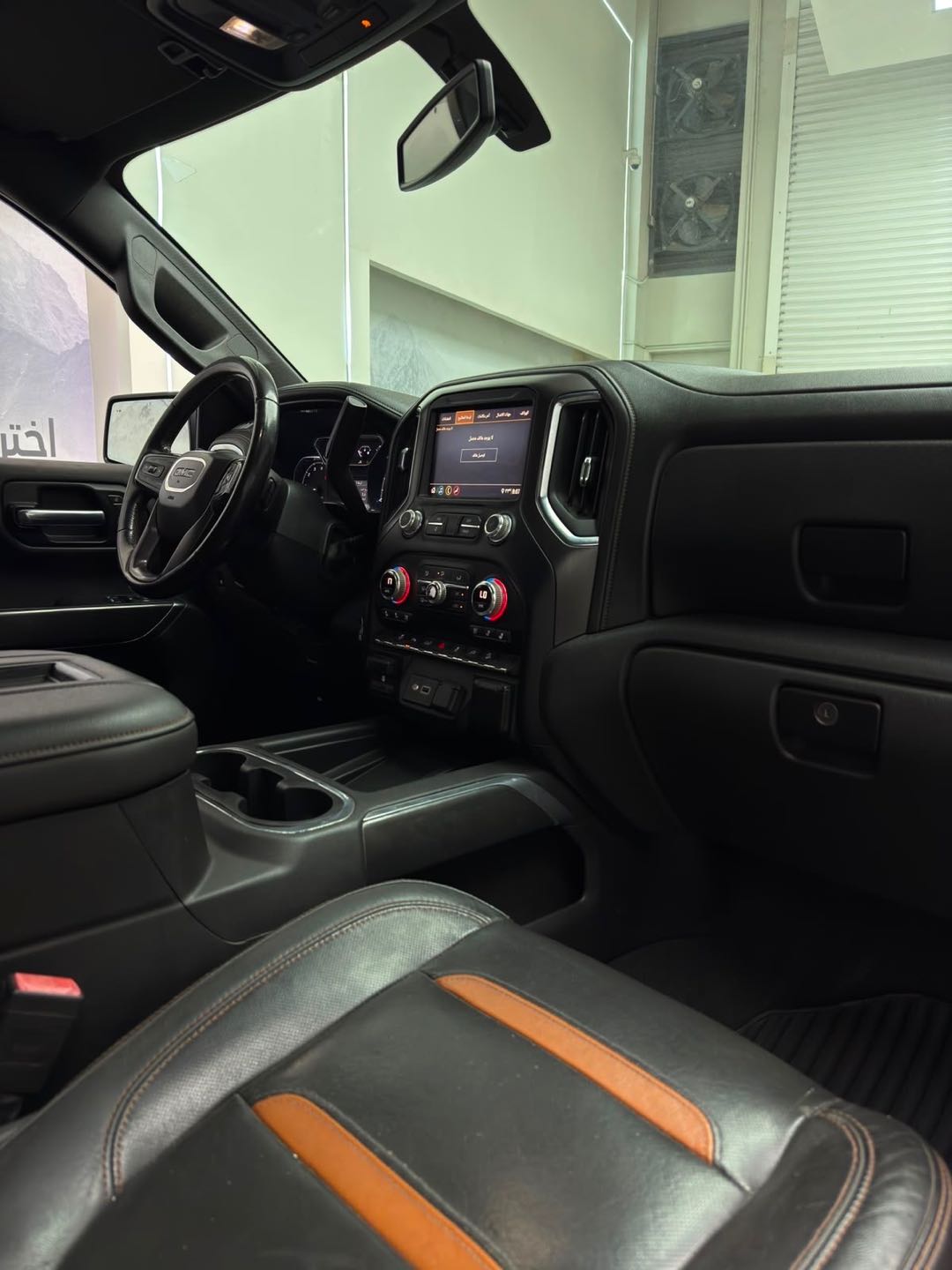 Car Image 2020 GMC SIERRA AT4