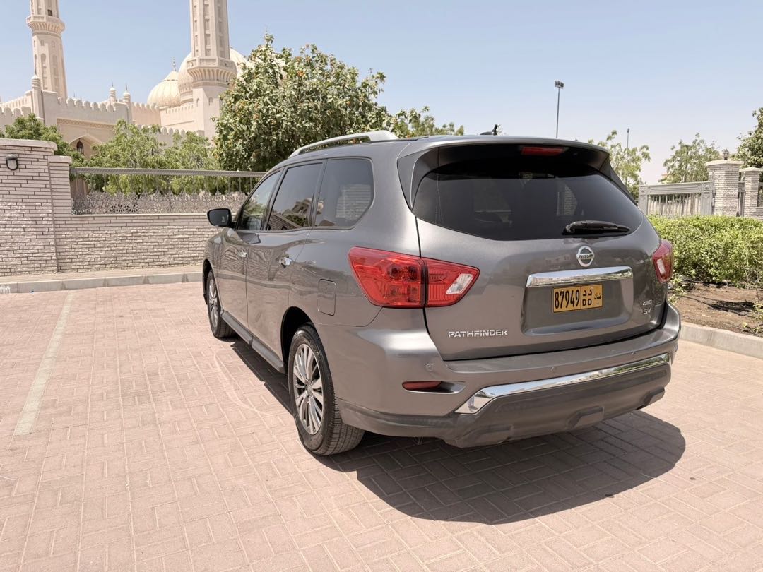 Car Image 2018 NISSAN PATHFINDER SV