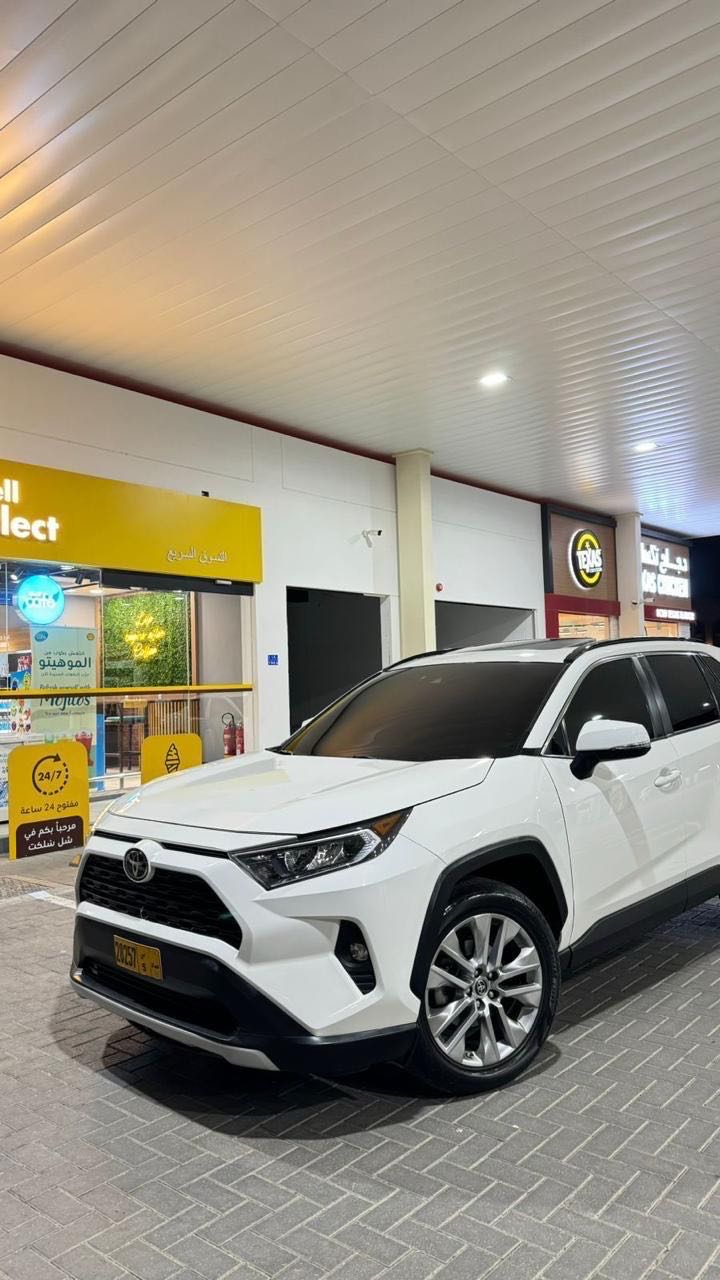 Car Image 2019 TOYOTA RAV4 XLE