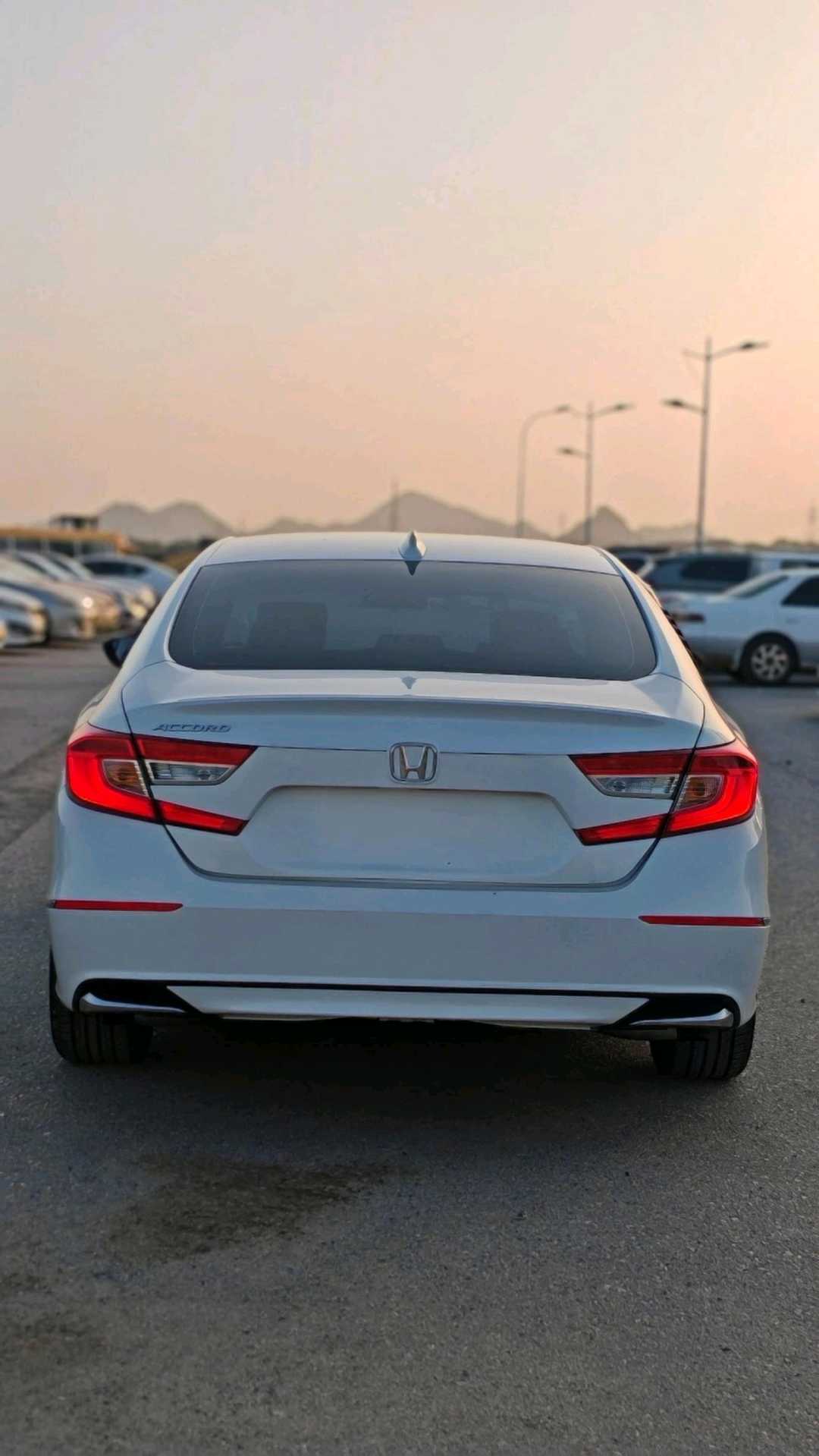 Car Image 2018 HONDA ACCORD LX