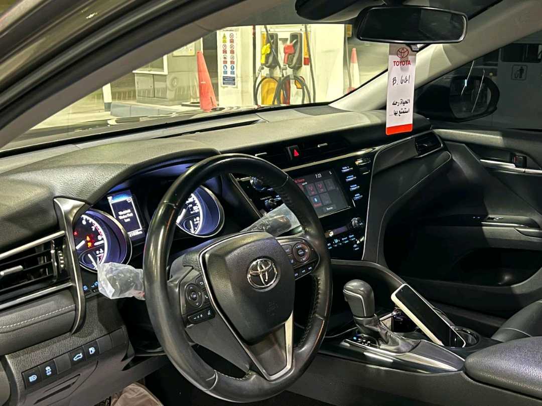 Car Image 2018 TOYOTA CAMRY SE