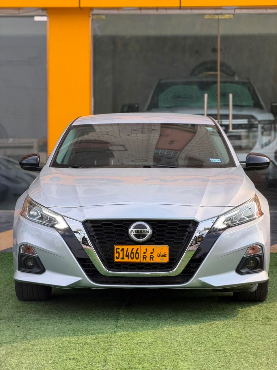 Car Image 2019 NISSAN ALTIMA SR