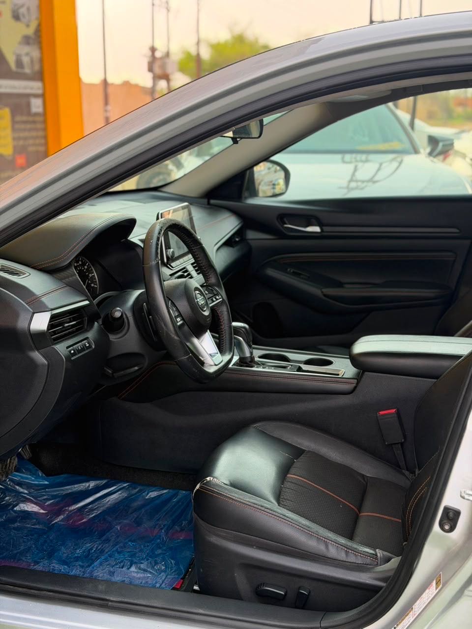 Car Image 2019 NISSAN ALTIMA SR