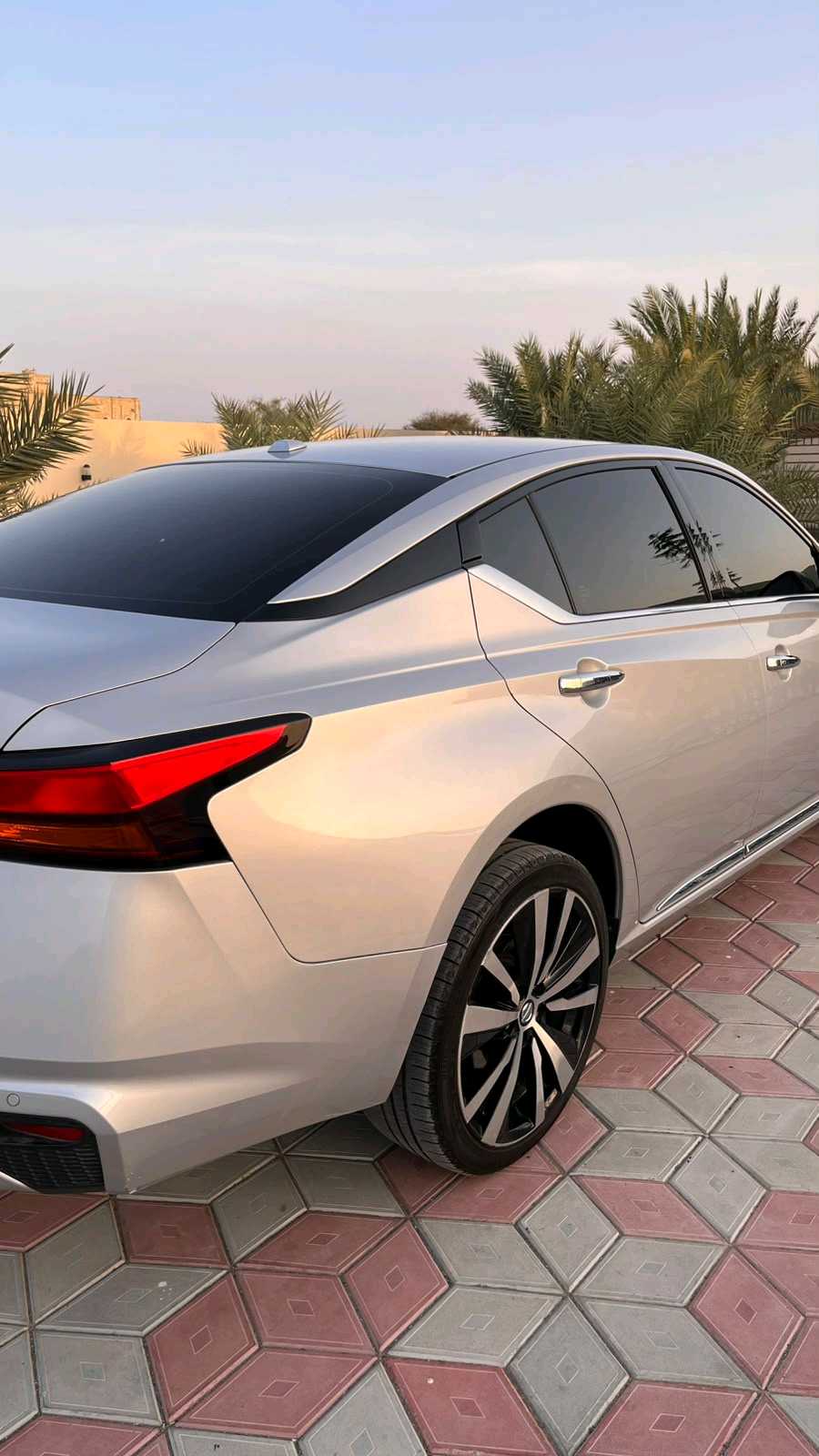 Car Image 2019 NISSAN ALTIMA Platinum 