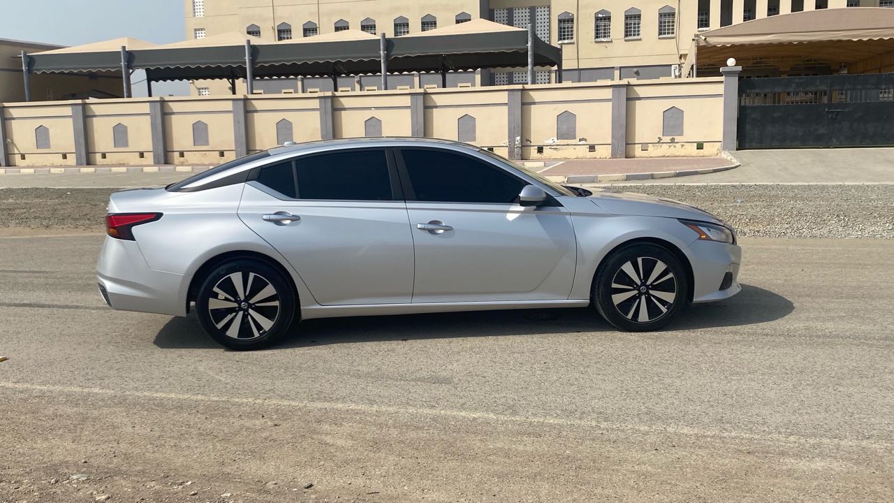 Car Image 2021 NISSAN ALTIMA SV