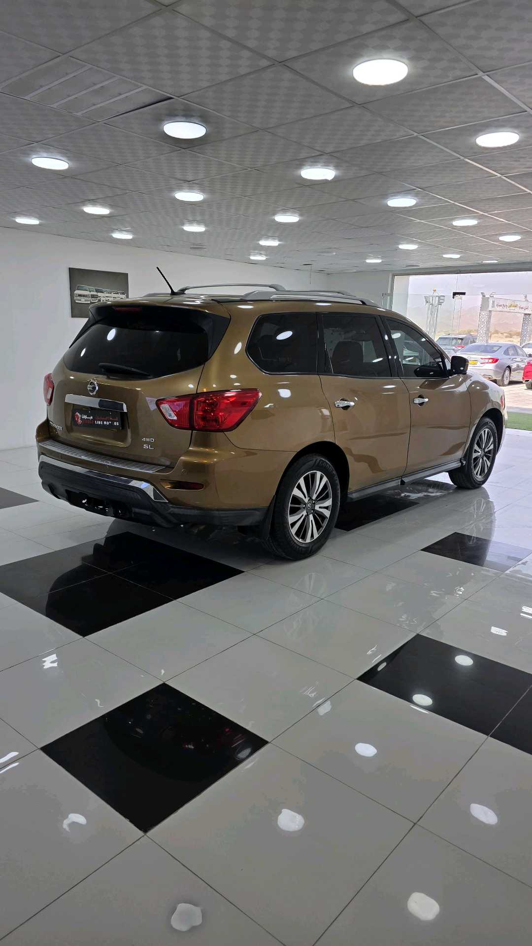 Car Image 2017 NISSAN PATHFINDER SL