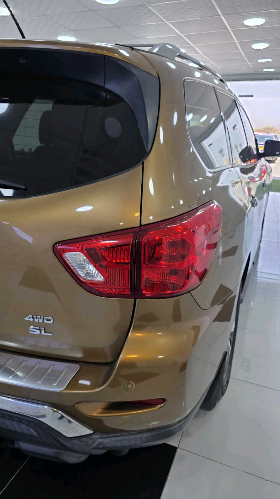 Car Image 2017 NISSAN PATHFINDER SL