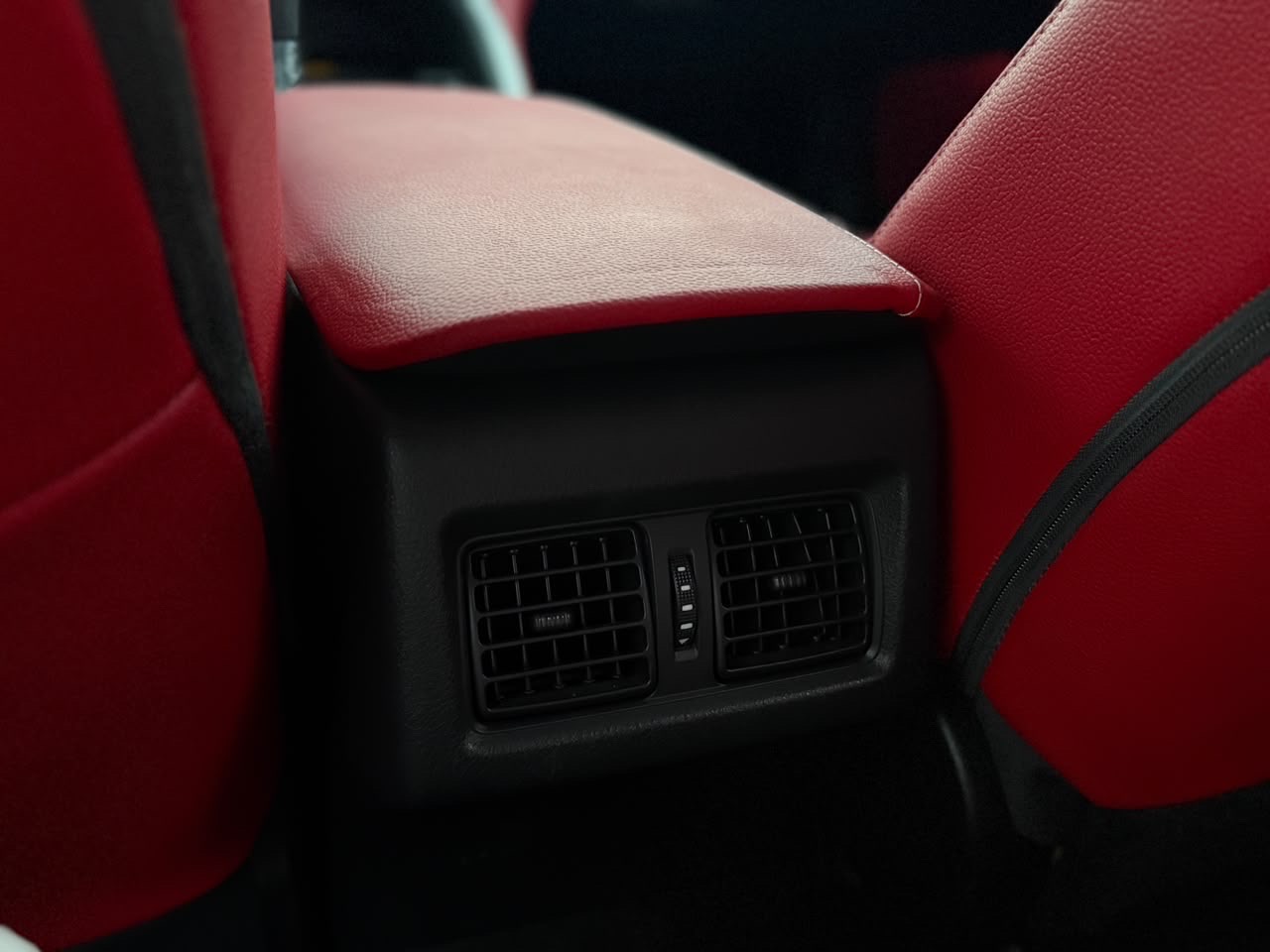 Car Image 2018 TOYOTA CAMRY XSE